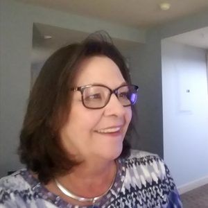 Meet your Posher, Lois